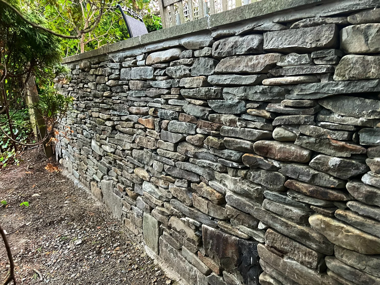 Stone retaining wall