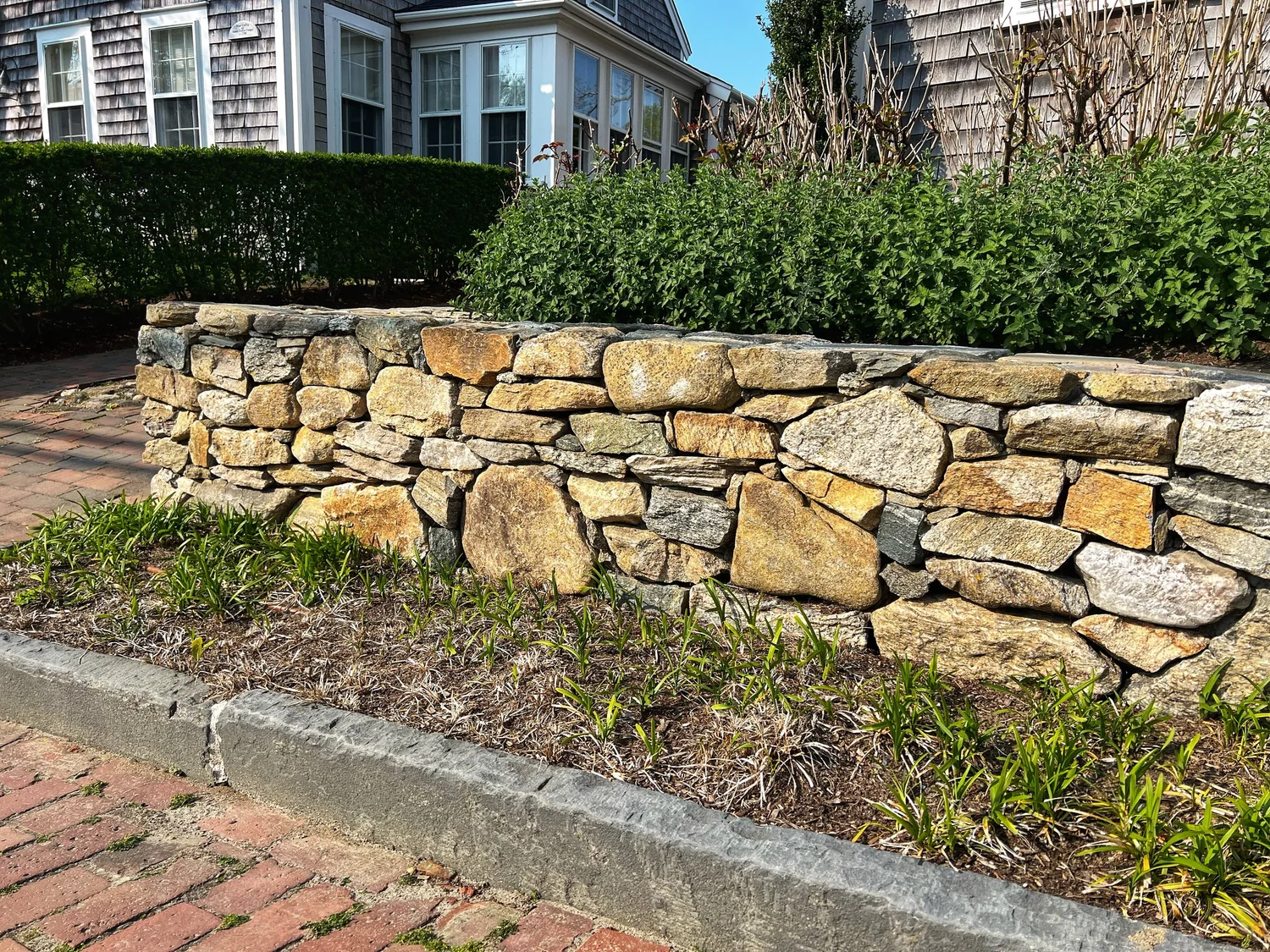 Natural stone wall