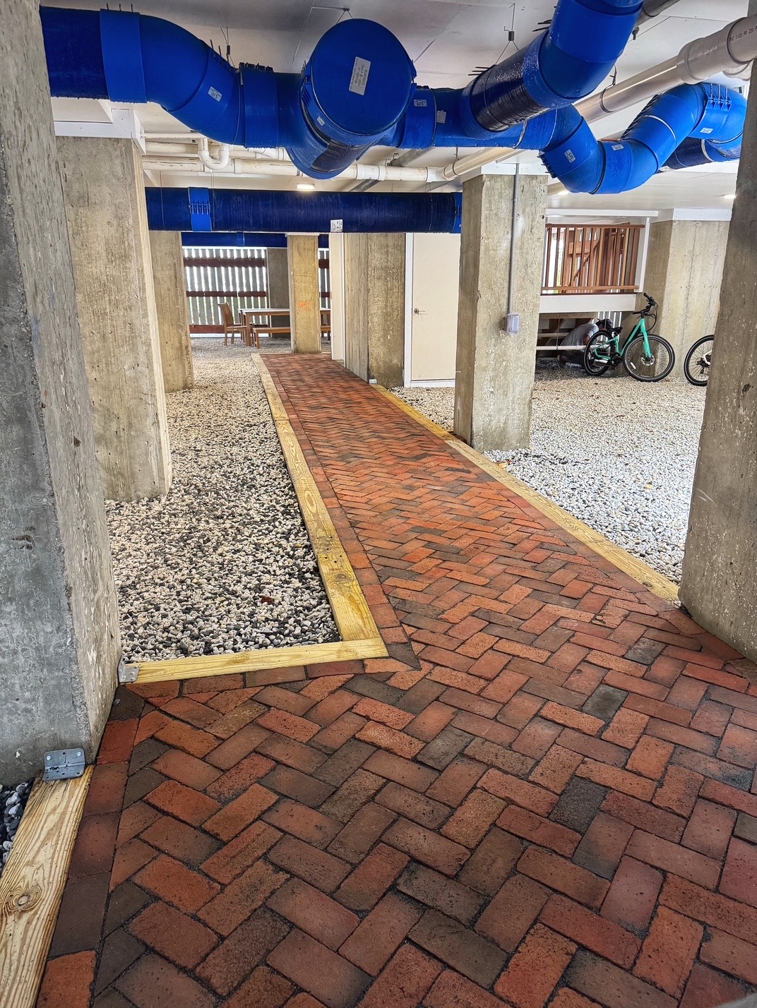 Covered herringbone walkway
